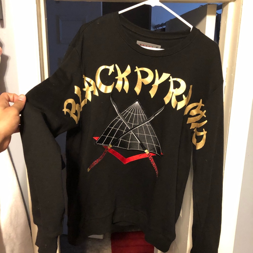 Black Pyramid CrewNeck